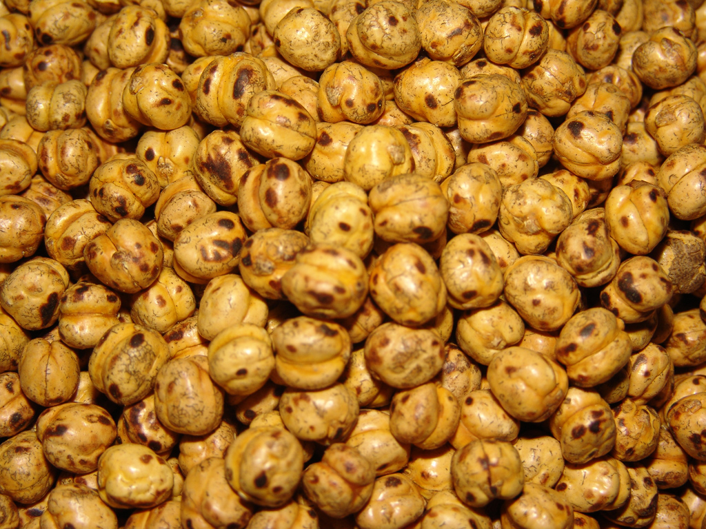 leblebinin-faydalari Kavrulmus Sari Leblebi (Tuzsuz) - Dokme / Yellow Roasted Chick Peas (No Salt) - Bulk - Image 1